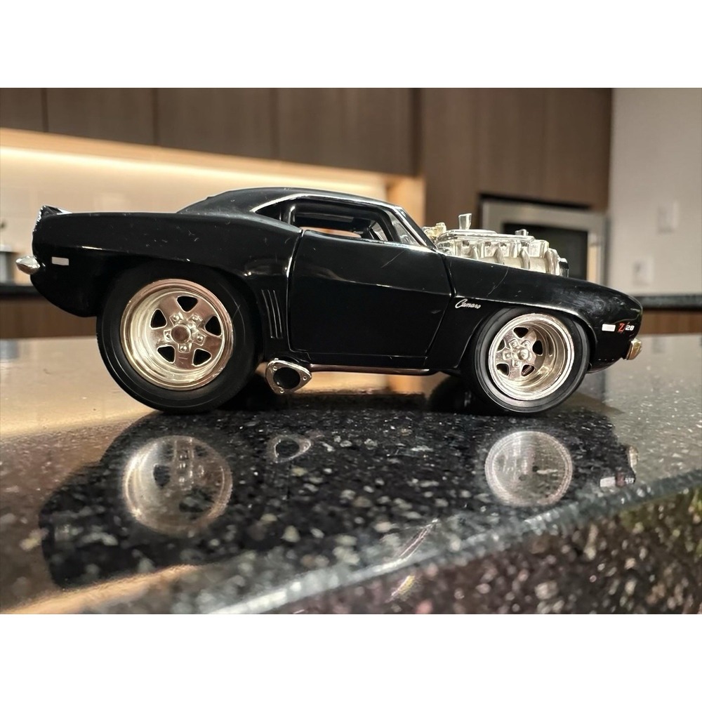 2003 Funline Muscle Machines 1969 Chevy Camaro Z28 1:24 Black Diecast Loose